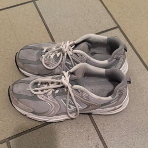 New Balance Men's Light Gray Sneakers